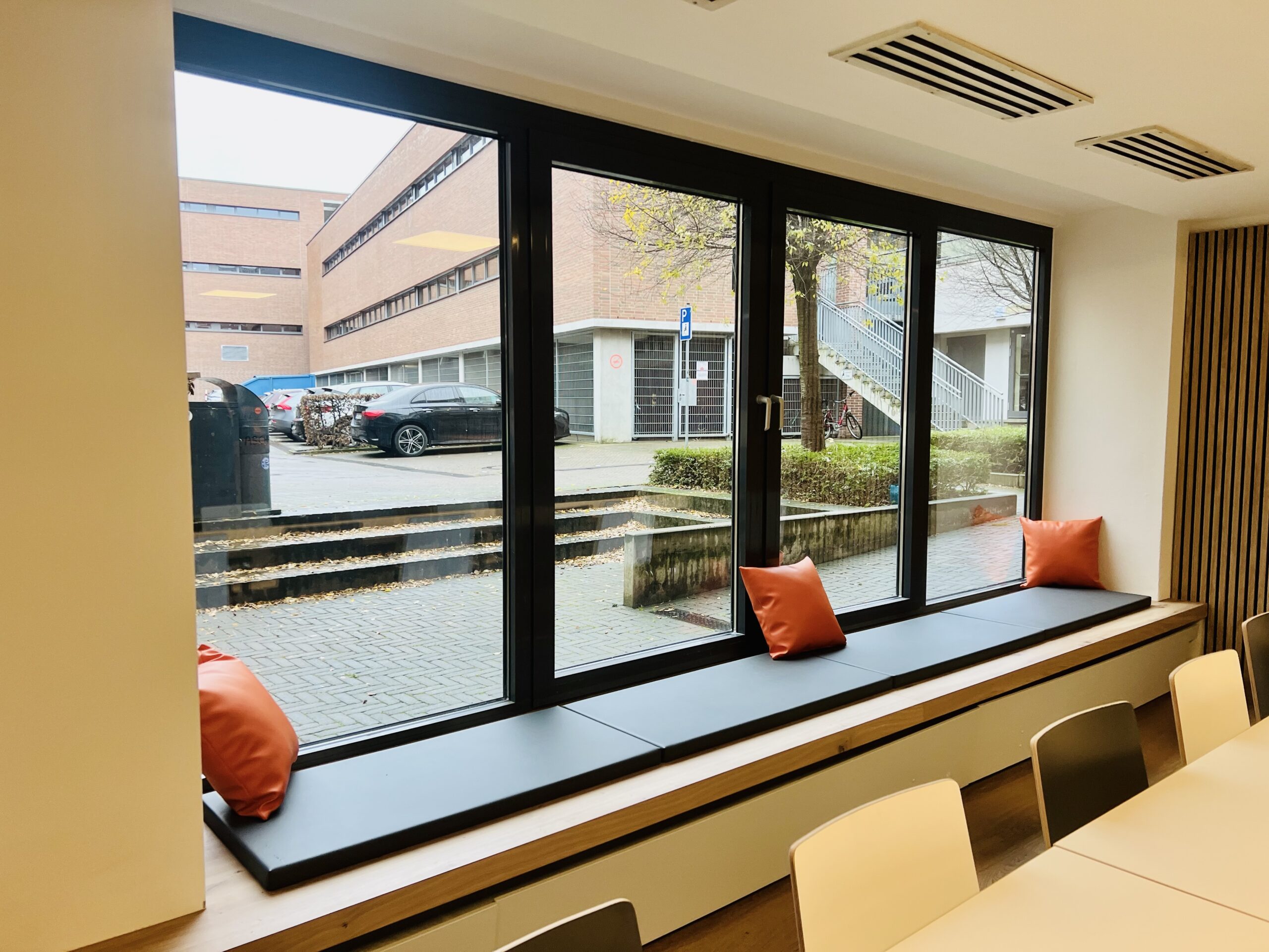 Neue Bank des Bistros Oeconomicum